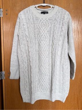 Crewneck Cable Knit Long Sweater - White/Light Gray